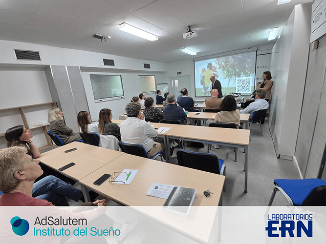 Trabajadores de Laboratorios ERN en la sesión manten tu empresa despierta