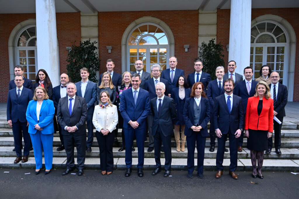 Foto-encuentro-Gobierno-Farmaindustria